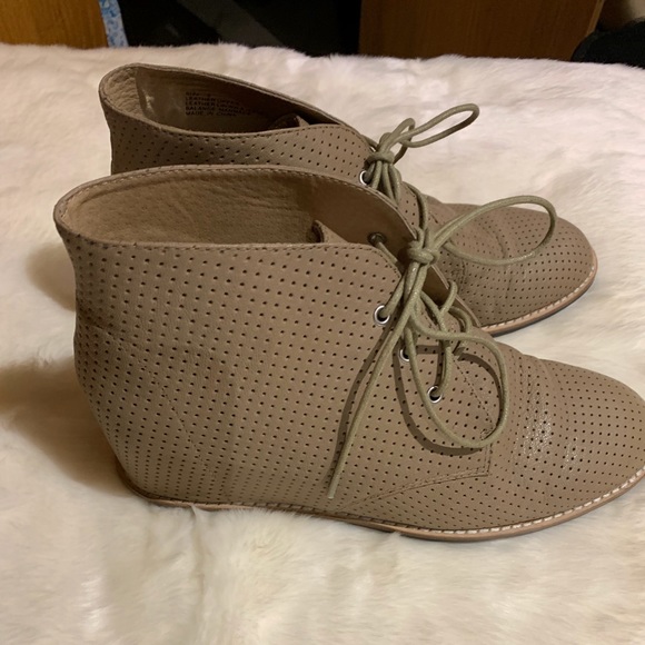 Matiko Leather Perforated Wedge lace up bo… - Picture 3 of 7